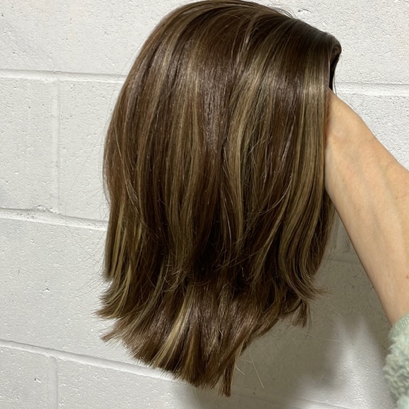 NWT 12” brown wig caramel golden highlights center part medium brunette DP - Picture 5 of 16